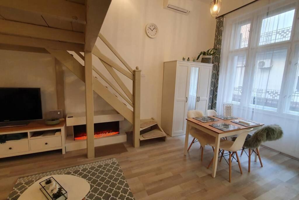 A Nice Apartment In The Heart Of Budapest. — Photos 3